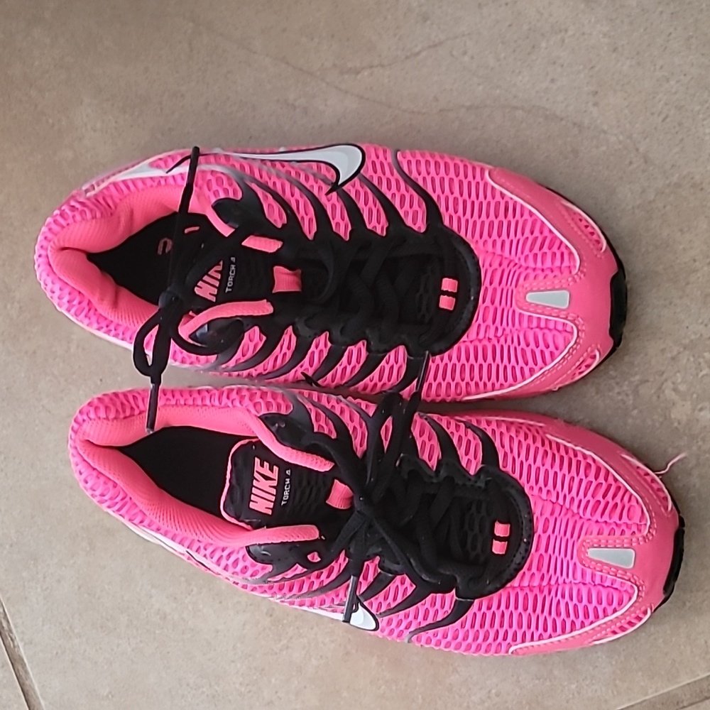 Nike Max Air Pink Sneakers 7.5